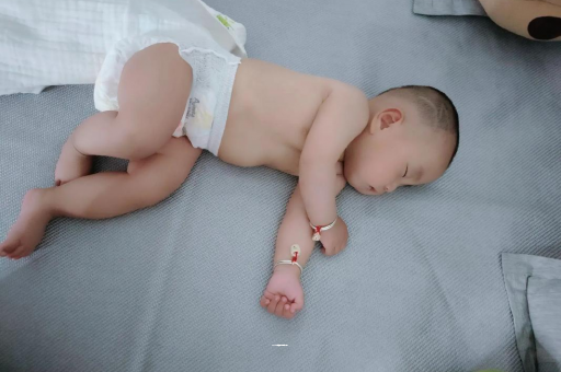 桐乡宝宝老打喷嚏怎么办